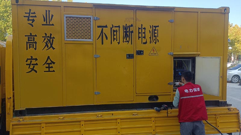 马龙柴油发电机组和UPS电源配合使用时，如何避免切换过程中的电力中断？