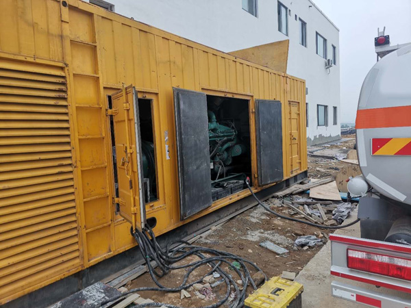马龙如何判断调压板增益参数的设置是否合理？