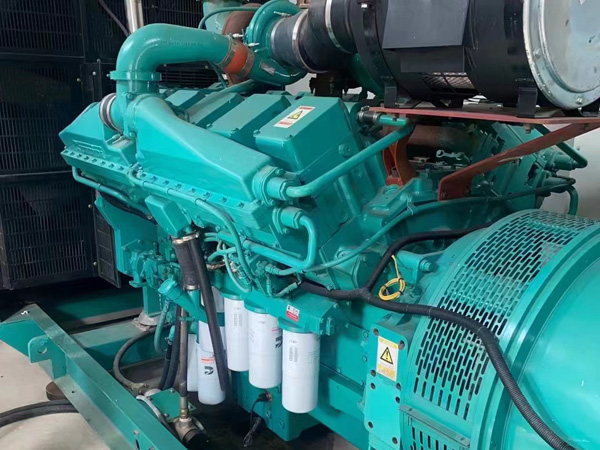 马龙更换100kW柴油发电机组机油时，需要注意哪些事项？